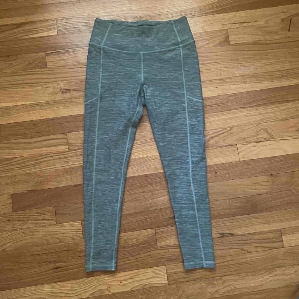 VS crop leggings size 8 with side pockets